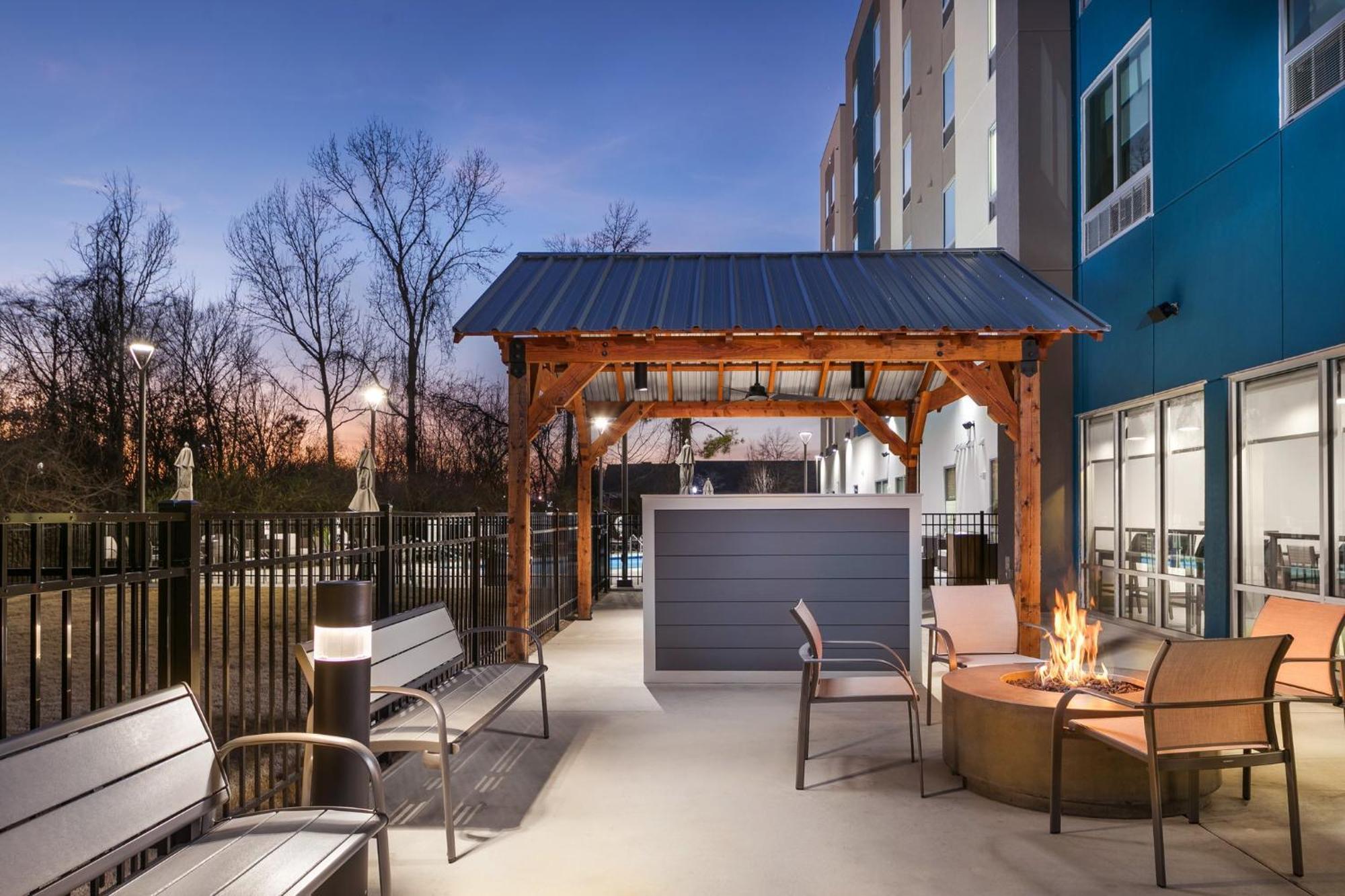Holiday Inn Express Chattanooga - Hamilton Place Exterior photo